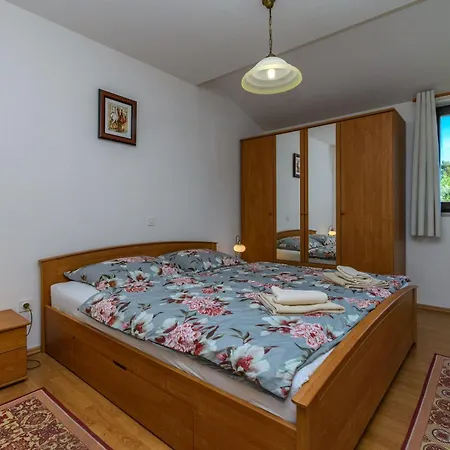 Nikola Apartment Mugeba