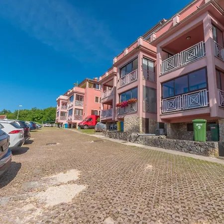 Nikola Apartment